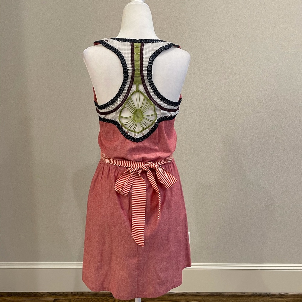 Red dress with back embroidery - Picture 4 of 7